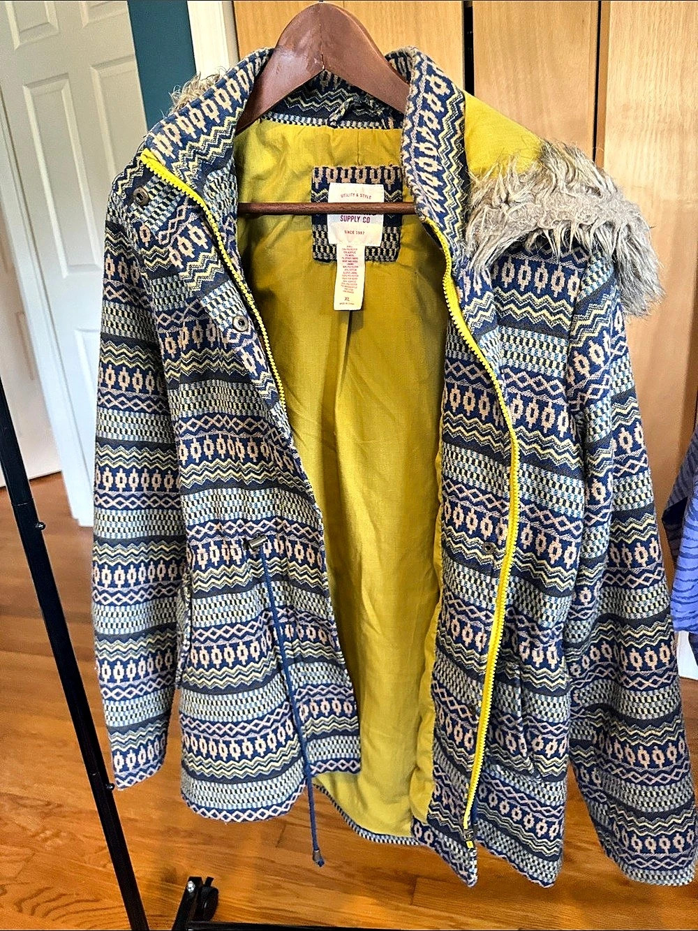 Mossimo Geometric Hooded Jacket in Blue & Yellow XL